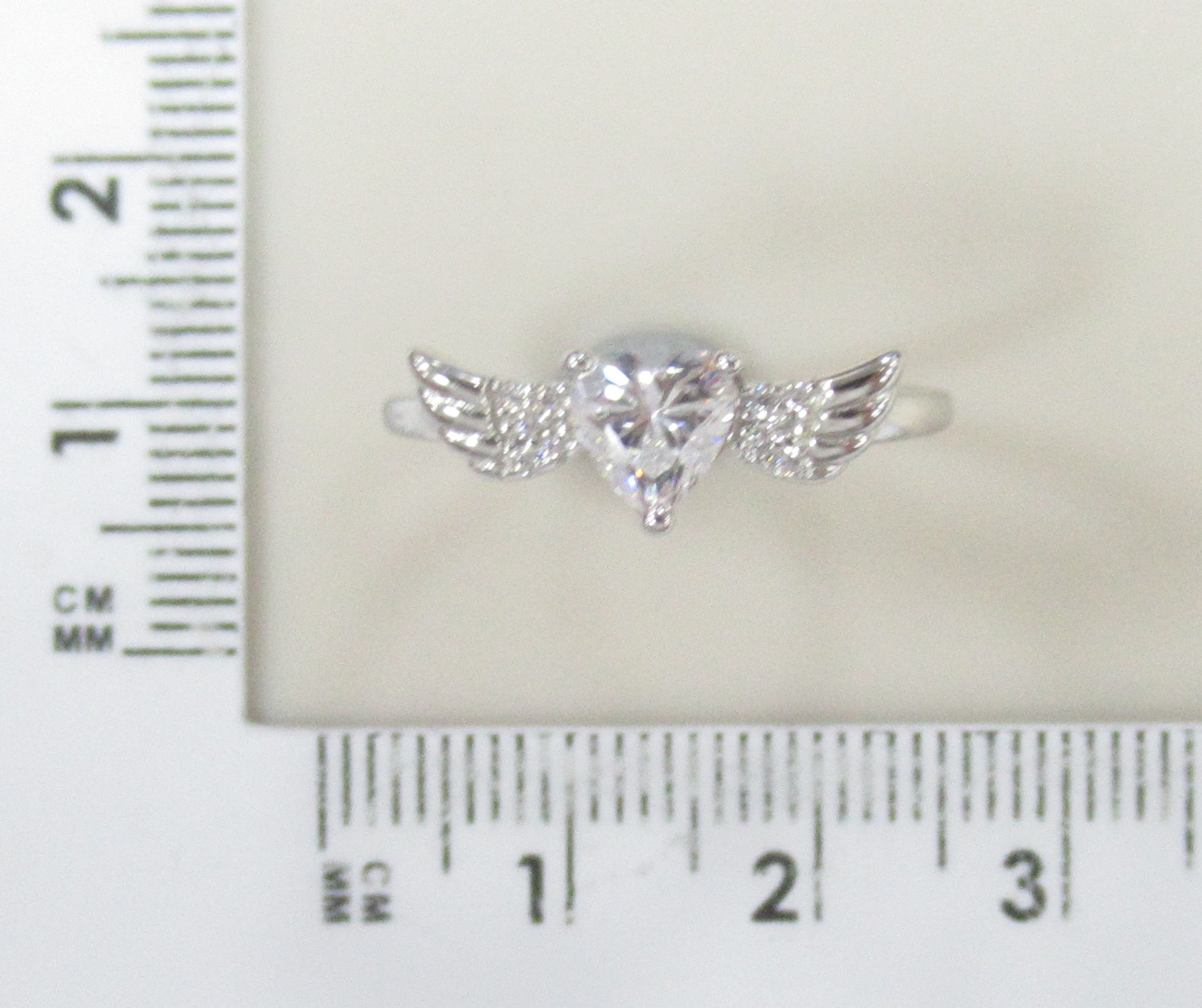Серебряное кольцо 925 пробы; вставки 11 Куб. Цирконий бесцв;
